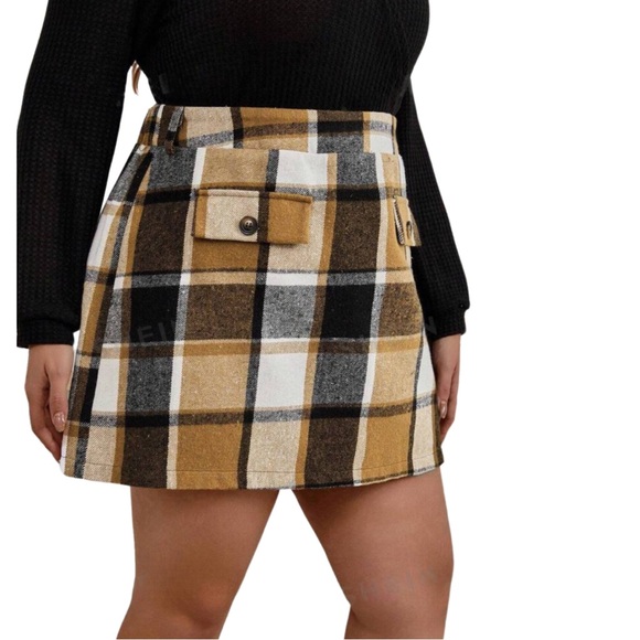 PLUS Plaid Skirt - Picture 2 of 4